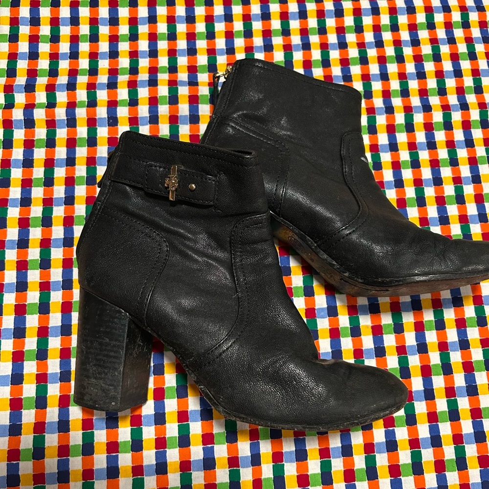 Tory Burch Turnlock heeled ankle boots in black leather 9
